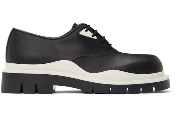 Bottega Veneta Tire Chaussure Cuir À Lacets Noir Ivoire