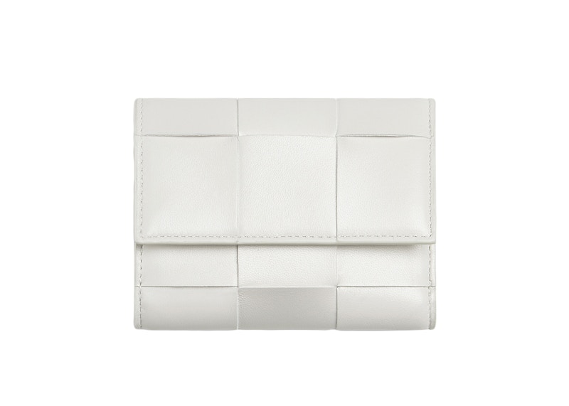 【関税送料込】Bottega Veneta Intreccio Tri-Fold Zip Wallet Bottega Veneta Tri-Fold Zip Wallet Intreccio Chalk in