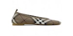 Ballerines Burberry en tricot à carreaux pour bébé, beiges (femmes)