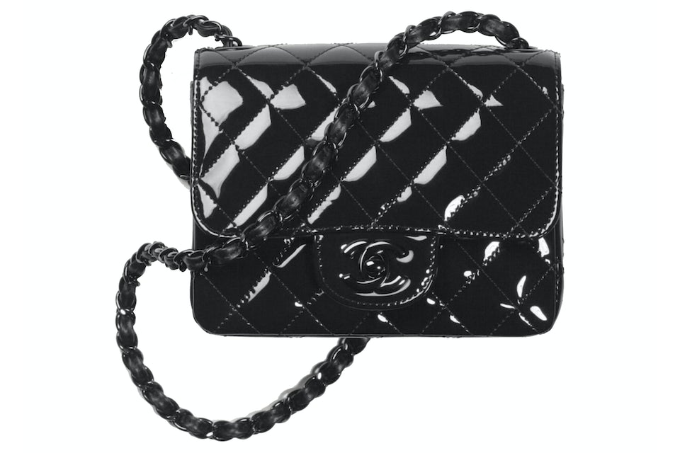 black classic chanel handbag white