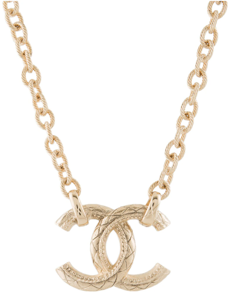 Chanel CC Pendant Necklace Gold in Gold Metal - DE