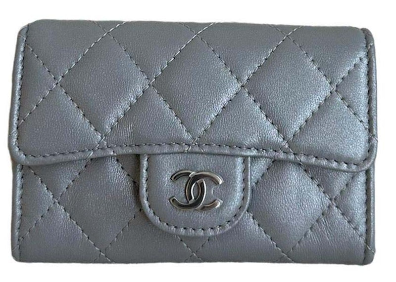 Pre-owned Chanel Women's Classic Card Holder In Silver (ap0214)