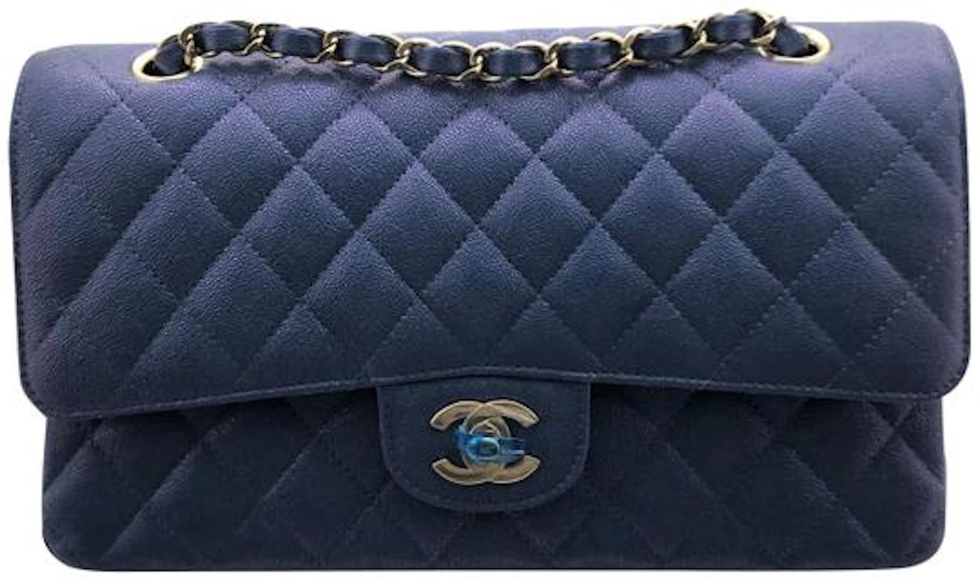 Timeless 22P Chanel Classic lined Flap Caviar Leather Light Baby Blue. Light  blue ref.501549 - Joli Closet