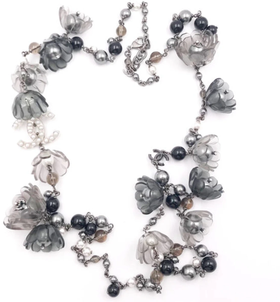 Chanel Faux Pearl Flower Necklace Long Glack/Grey in Resin/Metal