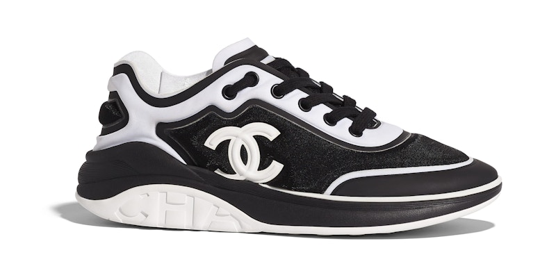 Shop Chanel Zwarte Sneakers  UP TO 56 OFF