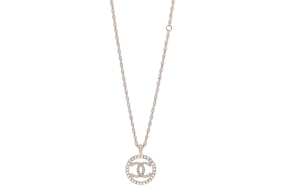 Pre-owned Chanel Pearl Cc Round Pendant Necklace Gold