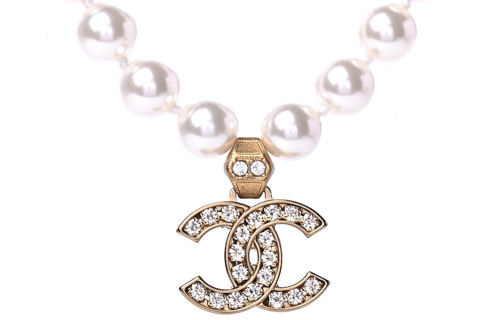 Chanel Pearl Crystal CC Short Necklace 18 Gold in Gold Metal - US