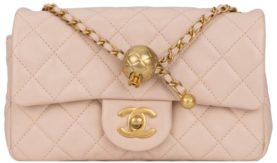WHAT'S IN MY BAG - Chanel Mini Square