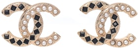 Cc pearl earrings Chanel Gold in Pearl - 35489914