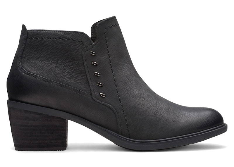 Pre-owned Clarks Neva Lo Leather (women's) Sneakers In Black