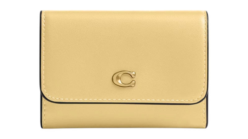 Coach Essential Flap Card Case Vanilla