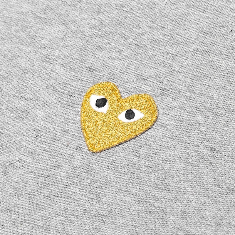 Comme des garcons play women's outlet gold heart logo tee