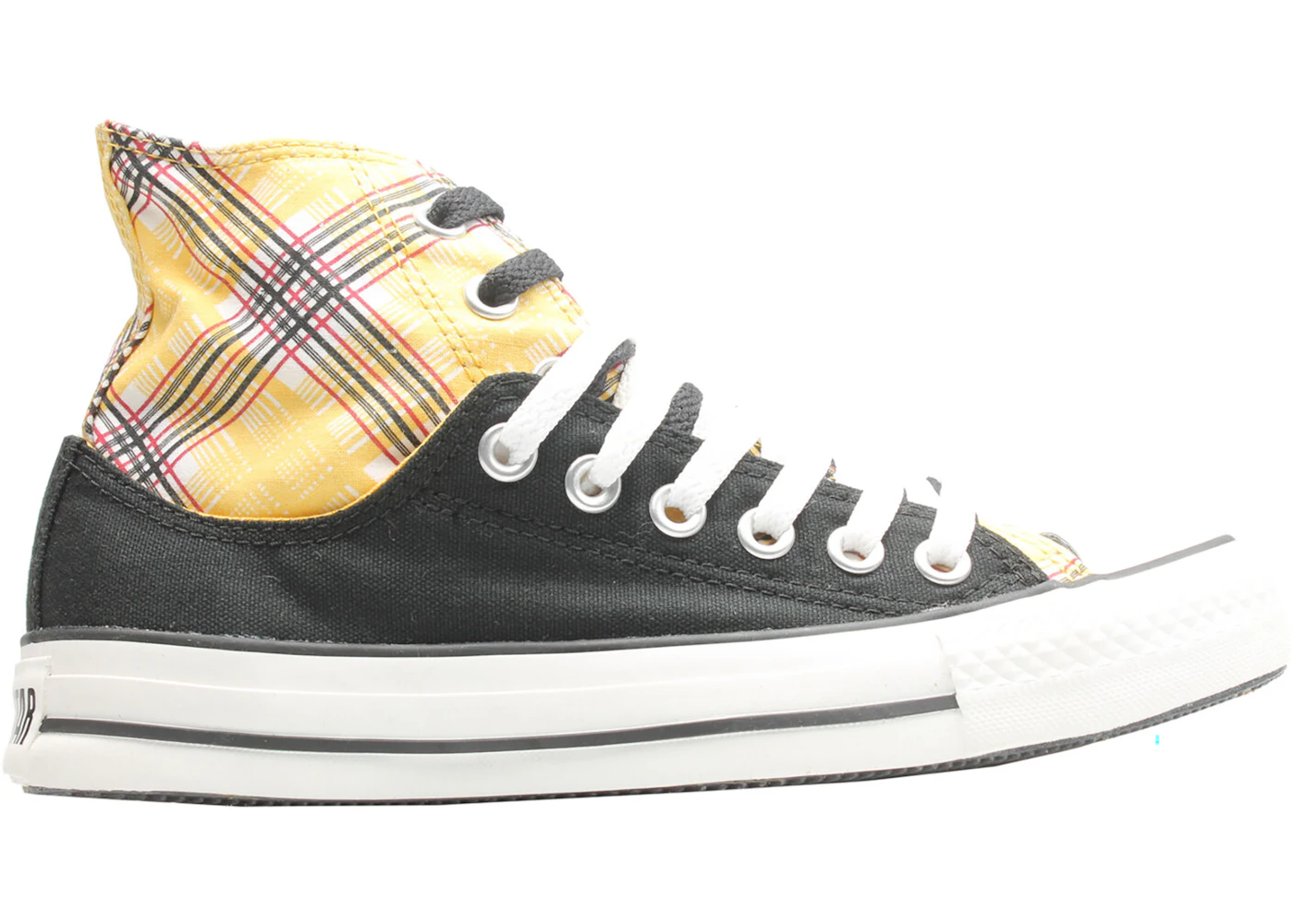 Black and 2024 yellow chuck taylors