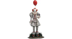 Diamond Select Toys IT Gallery Pennywise Balloon Collectible PVC Statue