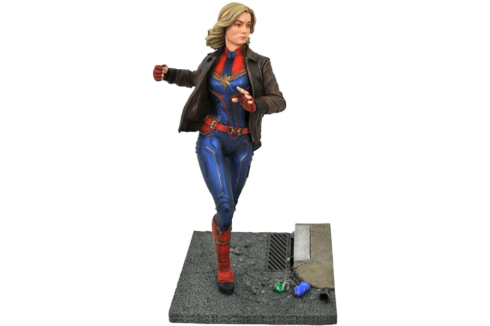 Diamond Select Toys Marvel Premier Collection Captain Marvel Resin ...