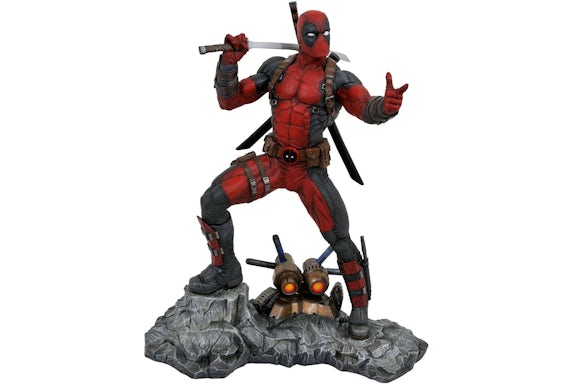 Diamond Select Toys Marvel Premier Collection Deadpool Resin Statue - US