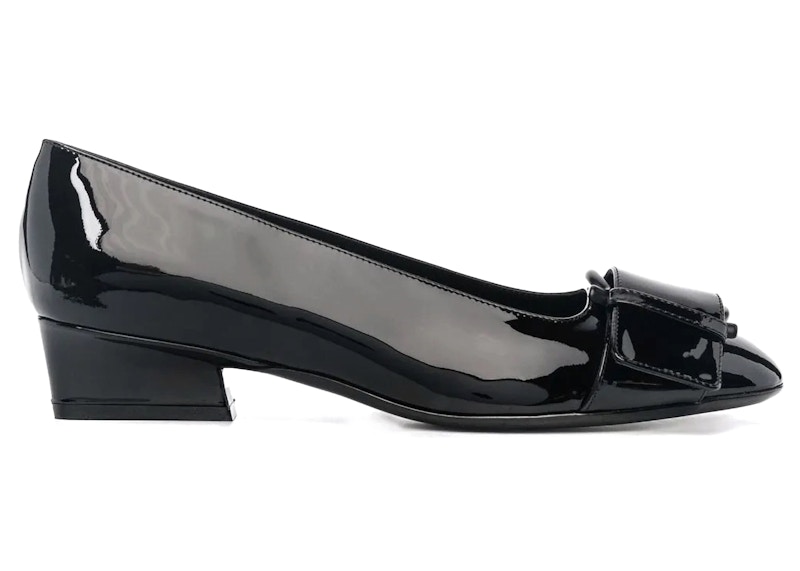 Pre-owned Ferragamo Buckledetail Ballerina Pumps (women's) Sneakers In Black