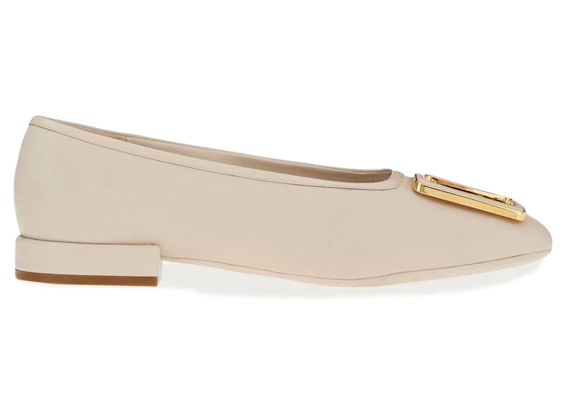 Pre-owned Ferragamo Chunkybuckle Ballerina Flats (women's) Sneakers In White