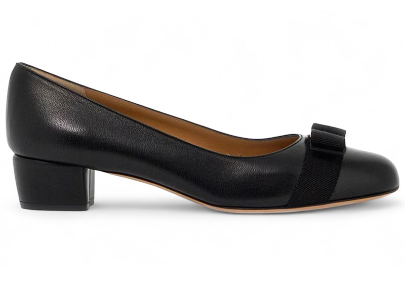 ☆人気【Ferragamo】NEW VARA スライドサンダル☆ New Vara plate slide - Women | Ferragamo