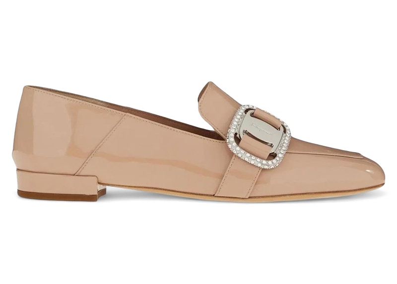 4/20のみのお値下げ　　　　　　Ferragamo　Vara Ferragamo Vara Patent-Leather Chain Loafers Beige Khaki