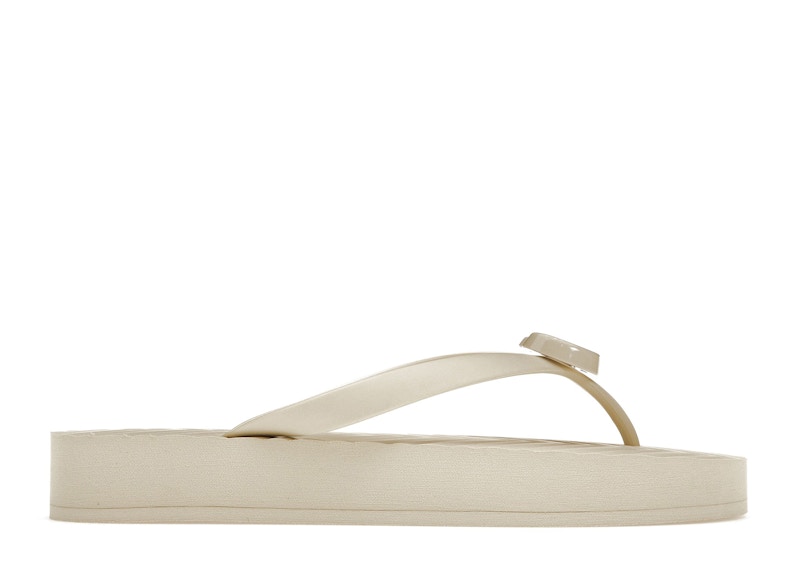 All white gucci sales flip flops