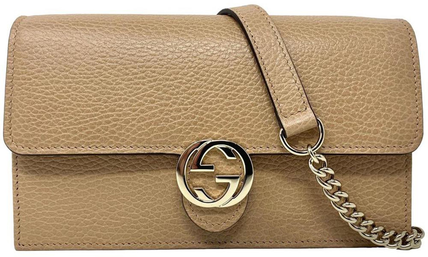 ansøge beundring Er velkendte Gucci Interlocking GG Wallet On Chain (18 Card Slot) Beige in Pebbled  Calfskin with Silver-tone