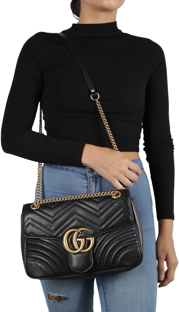  Gucci  GG Marmont  Shoulder Bag Matelasse Medium  Black
