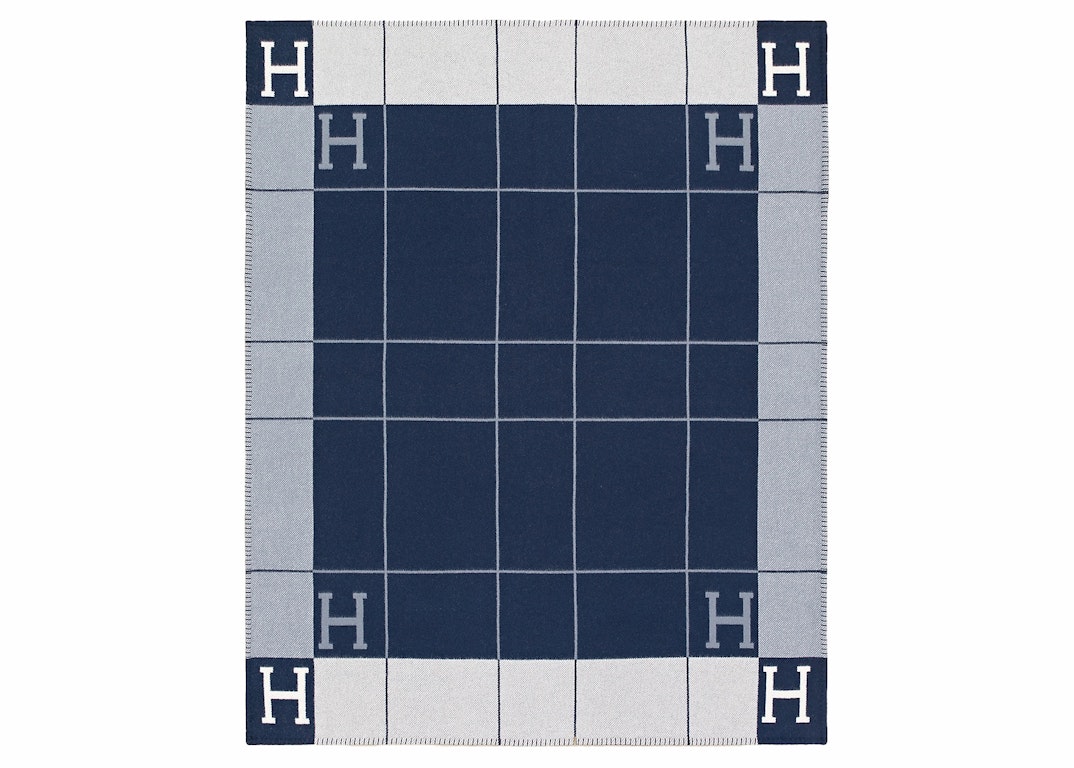 Pre-owned Hermes Avalon Iii Throw Blanket Ecru/caban