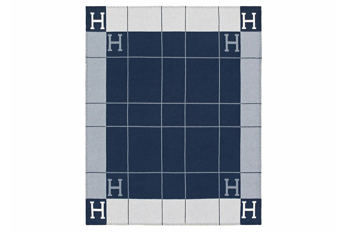 Pre-owned Hermes Avalon Iii Throw Blanket Ecru/caban