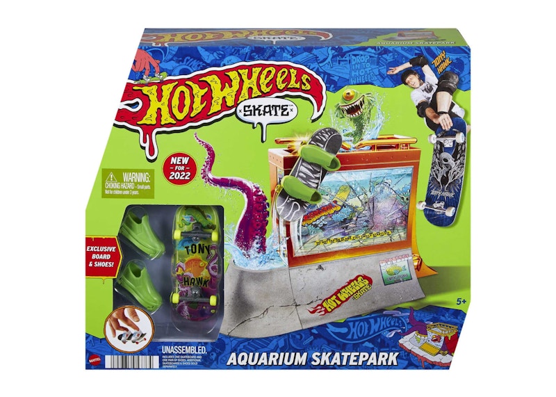 Hot Wheels x Tony Hawk Skate Aquarium Skatepark With 1 Fingerboard