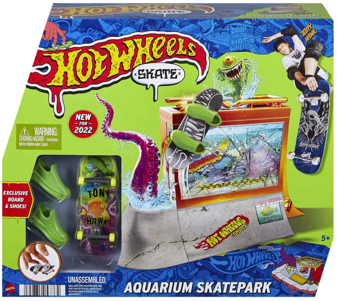 Hot Wheels x Tony Hawk Skate Aquarium Skatepark With 1 Fingerboard & Skate  Shoes Set
