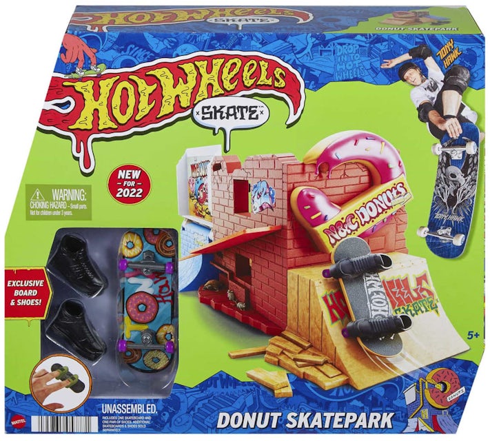 Hot Wheels x Tony Hawk Skate Donut Skatepark With 1 Fingerboard & 1 Pair Of  Skate Shoes Set - SS22 - US