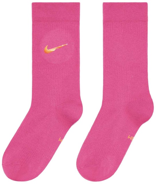 https://images.stockx.com/images/Jacquemus-x-Nike-Les-Chaussettes-Dark-Pink.jpg?fit=fill&bg=FFFFFF&w=480&h=320&fm=jpg&auto=compress&dpr=2&trim=color&updated_at=1698352446&q=60