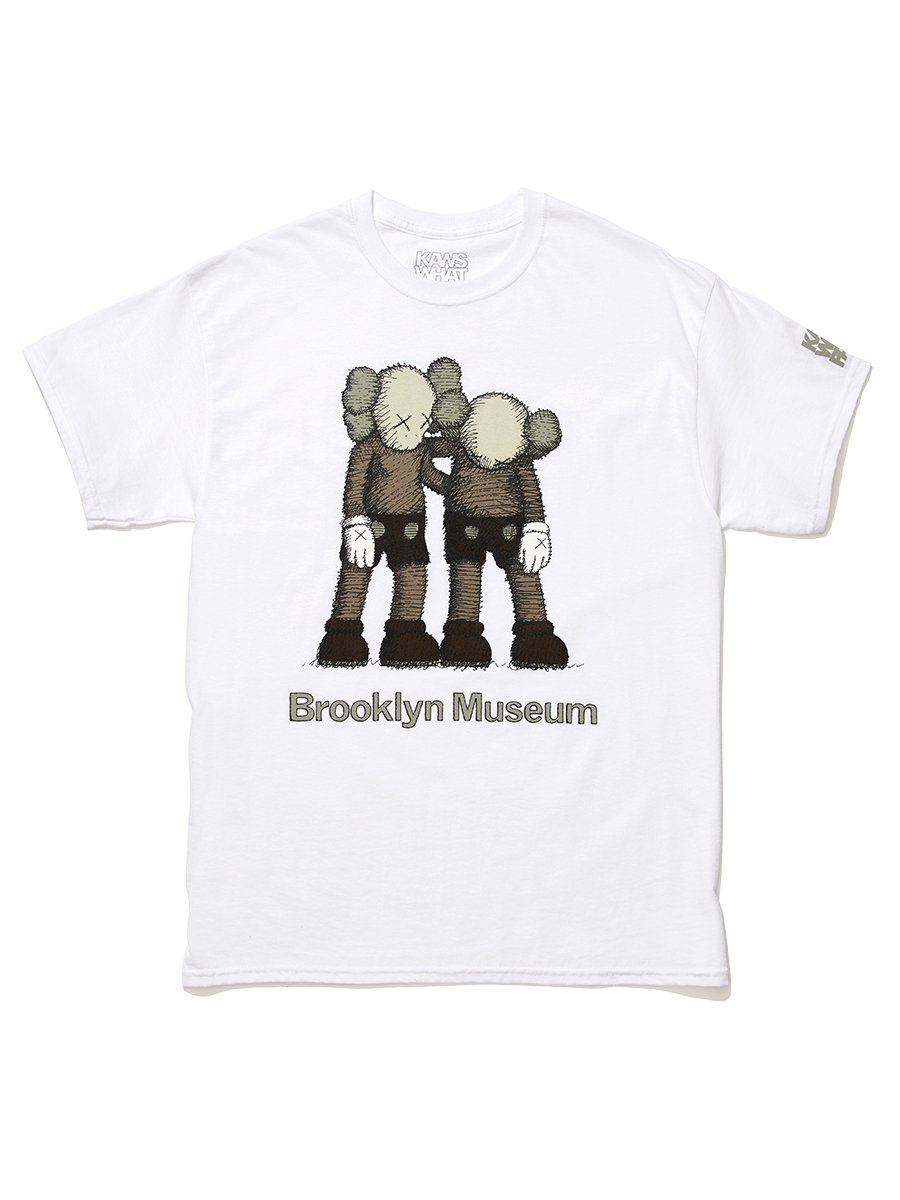 爆買いお得KAWS × Brooklyn Museum 限定Tシャツ Mサイズ Tシャツ/カットソー(半袖/袖なし)