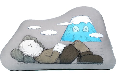 KAWS HOLIDAY富士山ぬいぐるみ Grey シリアルナンバー入り KAWS HOLIDAY JAPAN Cushion Grey - US