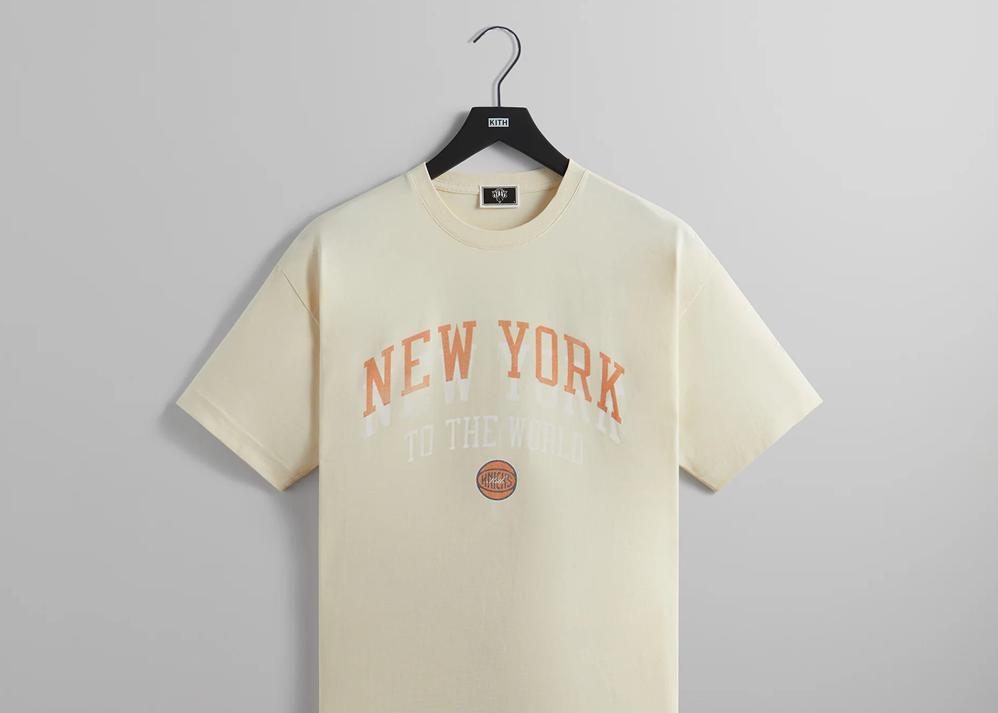 Kith New York Knicks NY To The World Vintage Tee Sandrift メンズ ...