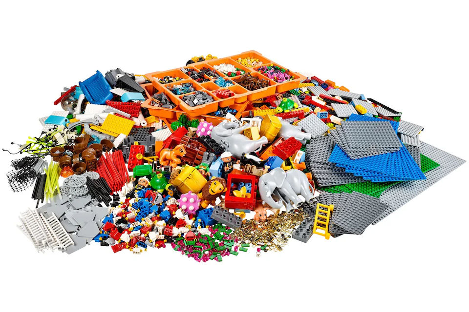 LEGO Serious Play Identity and Landscape Kit Set 2000430