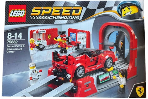 LEGO Speed Champions Ferrari FXX K Set Centro de Desarrollo