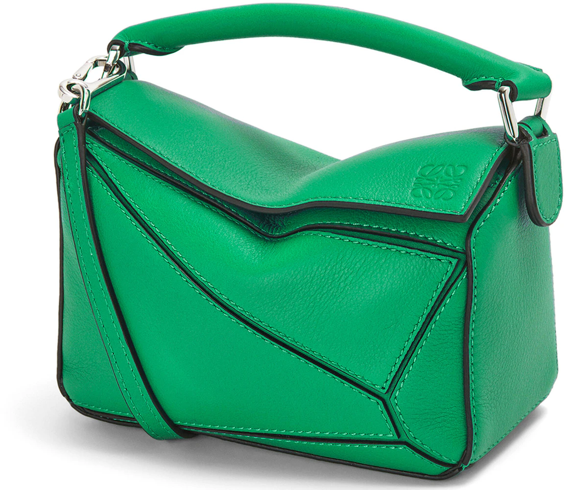 LOEWE Small Puzzle Bag in Classic Calfskin in Green/Light Oat