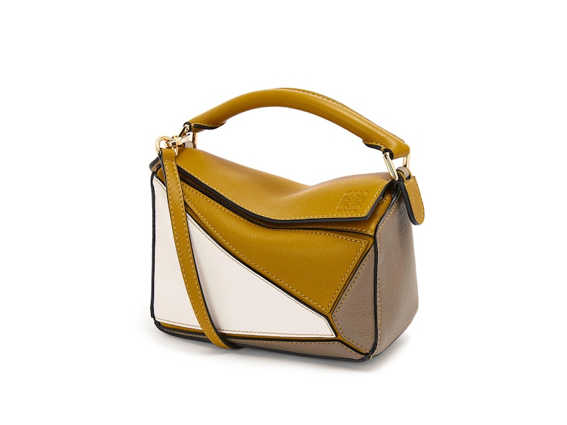 LOEWE Puzzle Bag in Classic Calfskin Ochre Soft White in Calfskin