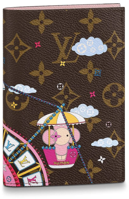 Wade Vuggeviser undergrundsbane Louis Vuitton Passport Cover Monogram (3 Cqrd Slot) Vivienne Holiday Rose  Ballerine Pink in Coated Canvas