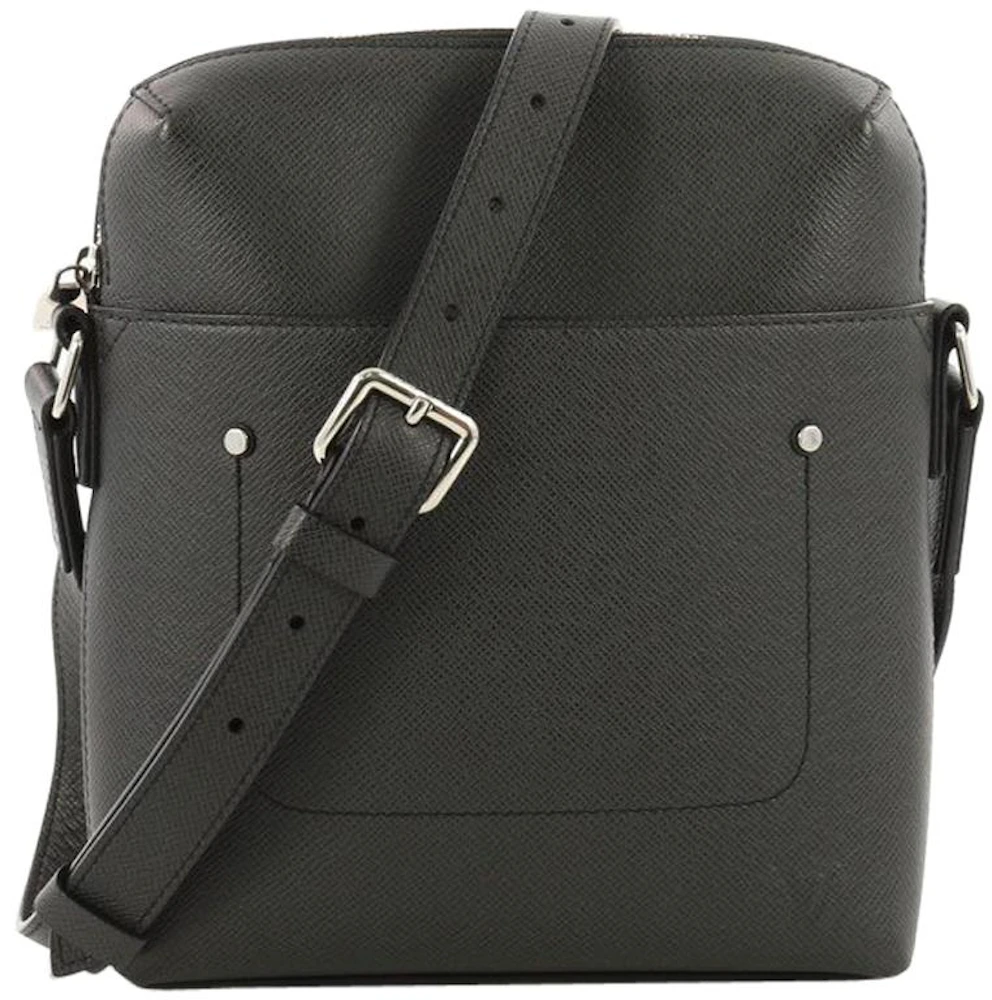 Louis Vuitton Black Taiga Grigori Leather ref.402639 - Joli Closet