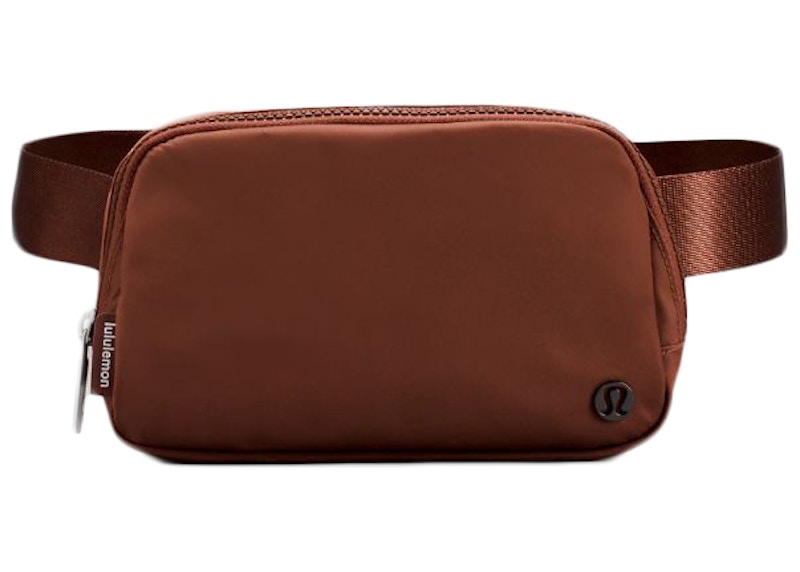 Belt crossbody outlet bag