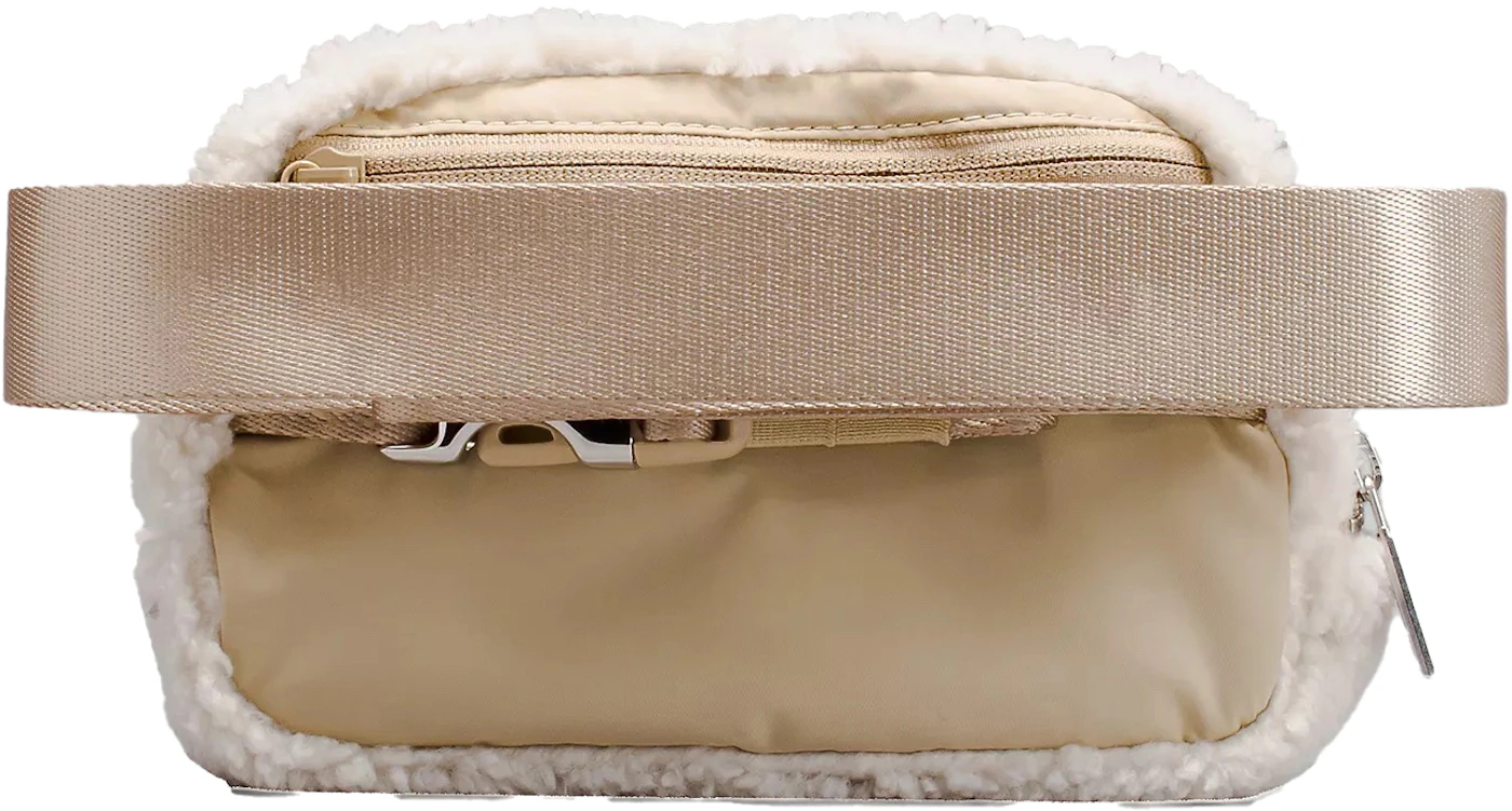 Lululemon Everywhere Fleece Belt Bag Crossbody Bag Natural Ivory/Trench