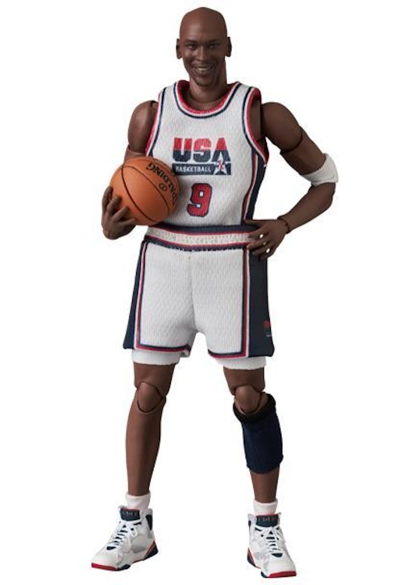 MAFEX Michael Jordan (1992 TEAM USA) Action Figure