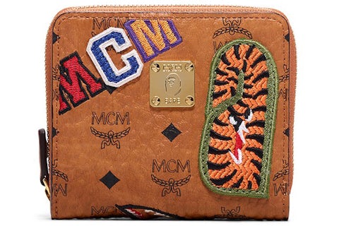MCM x BAPE Shark Geldbörse mit Reißverschluss Visetos Mini Cognac
