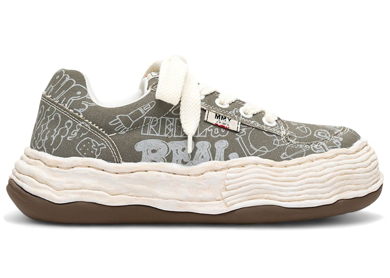Men's Maison Mihara Yasuhiro Oliver OG Sole Graffiti Printed Canvas Low Sneakers in Green