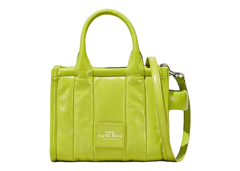 ★追跡&関税込【MARC JACOBS】THE SHINY CRINKLE MICRO TOTE Marc Jacobs The Shiny Crinkle Micro Tote Black Leather