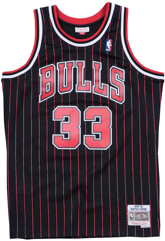 Chicago Bulls Scottie Pippen Mitchell & Ness Black 1995-96 NBA Swingman  Jersey