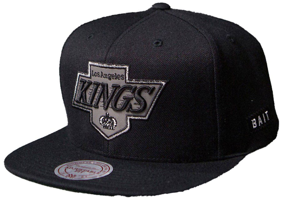 Mitchell & Ness Los Angeles Kings Classic Chevron Snapback Cap Black/Grey